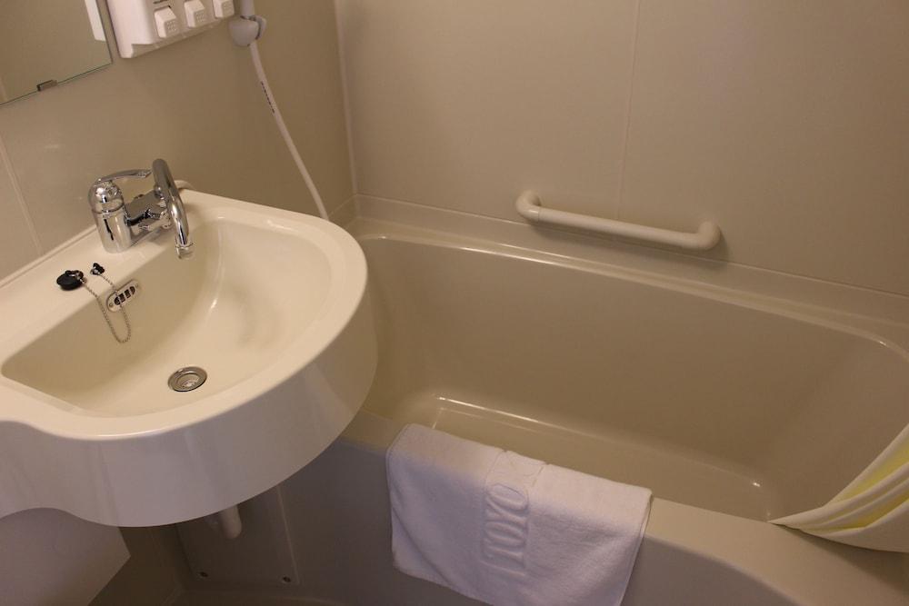 Toyoko Inn Okayama Eki Nishi Guchi Hiroba ภายนอก รูปภาพ